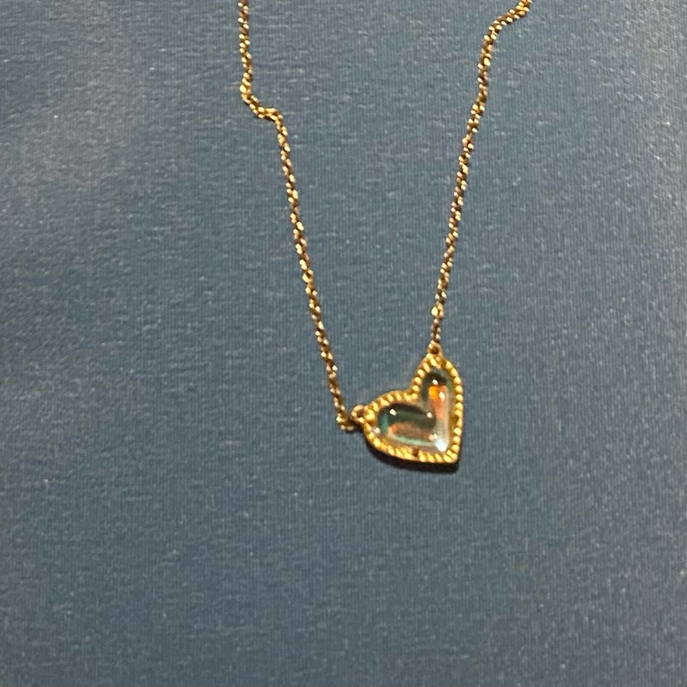 Kendra Scott necklace